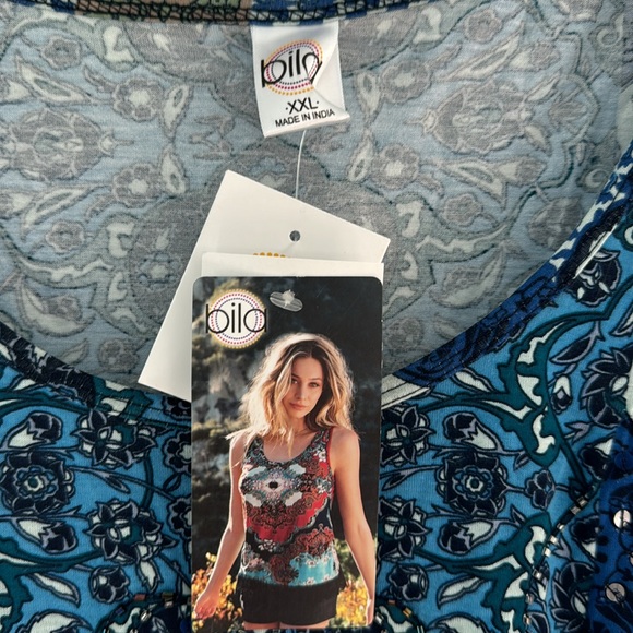 ❤️3/$30 Bila Beaded/Sequin Top - Picture 10 of 10